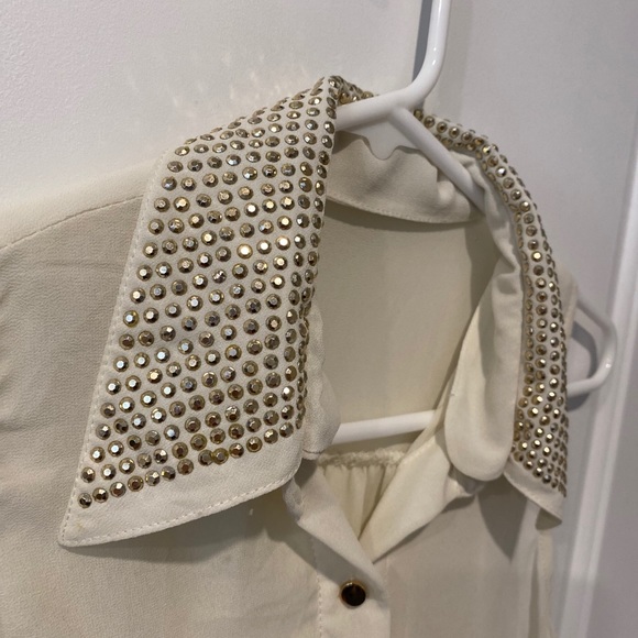 ⭐️ 2/$8 - White Tank Blouse ⭐️ - Picture 2 of 4